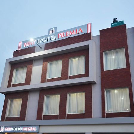 Mint Hotel Premia Chandigarh, Zirakpur Exterior photo