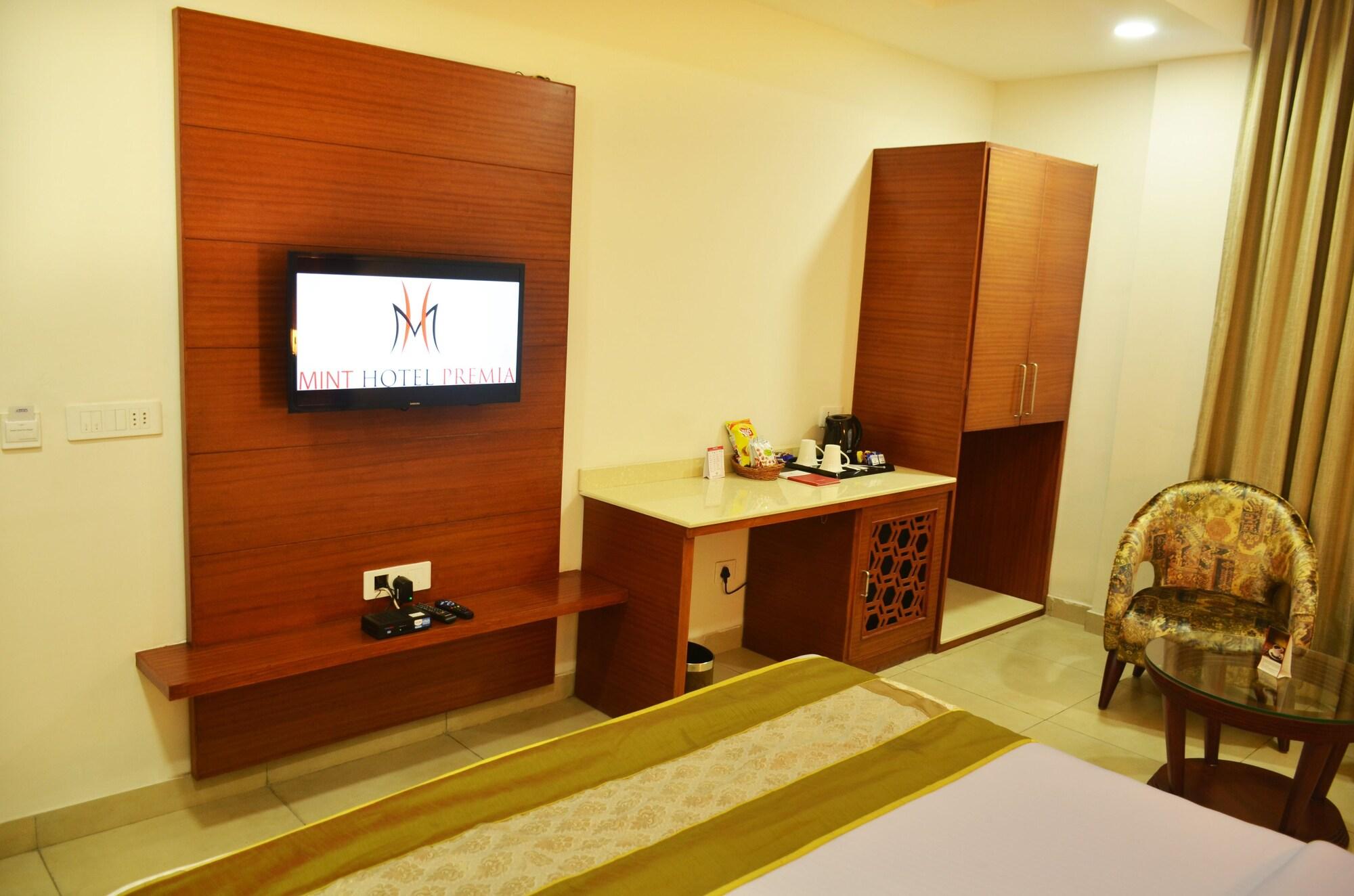 Mint Hotel Premia Chandigarh, Zirakpur Exterior photo