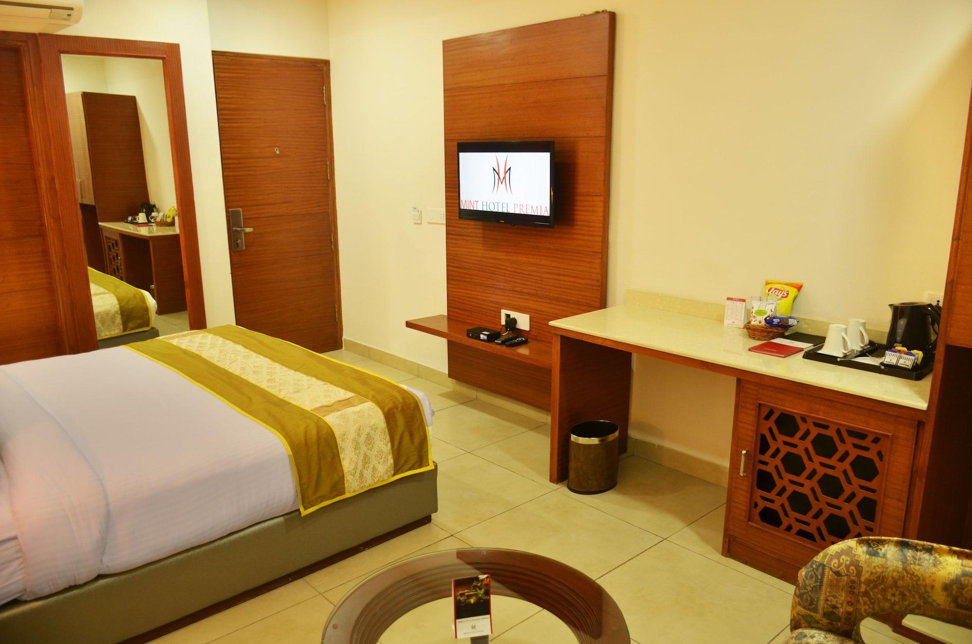 Mint Hotel Premia Chandigarh, Zirakpur Exterior photo