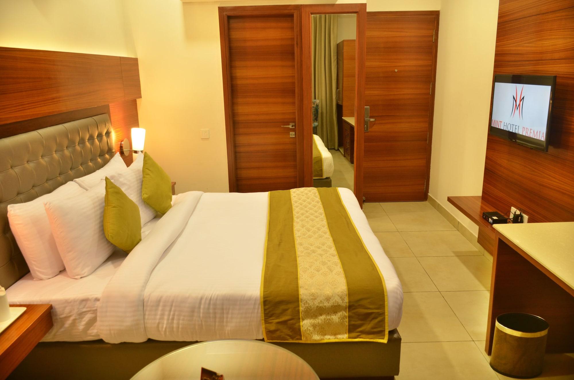 Mint Hotel Premia Chandigarh, Zirakpur Exterior photo
