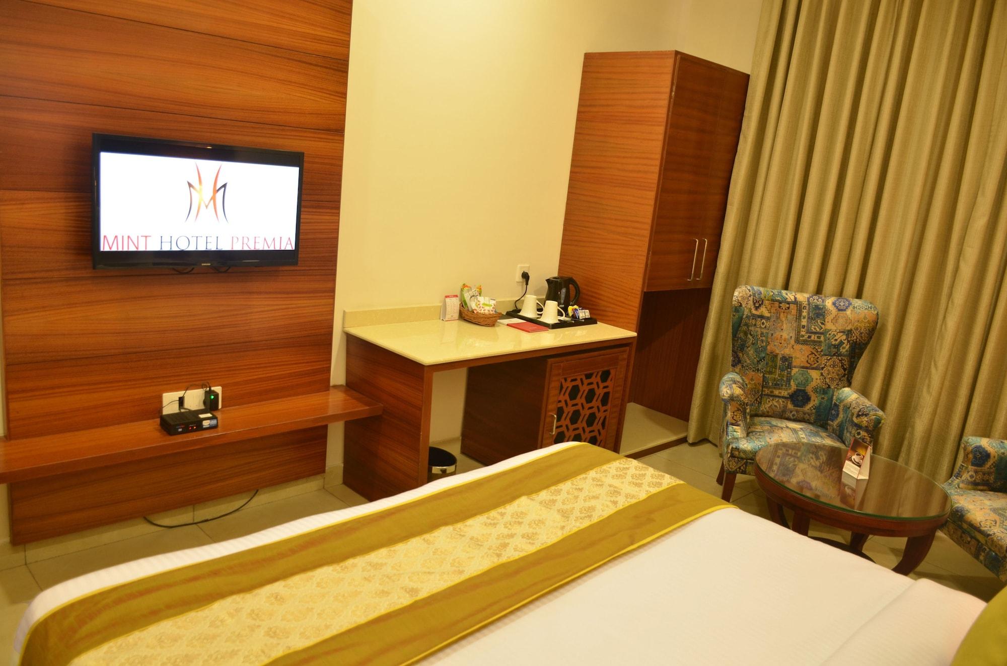 Mint Hotel Premia Chandigarh, Zirakpur Exterior photo