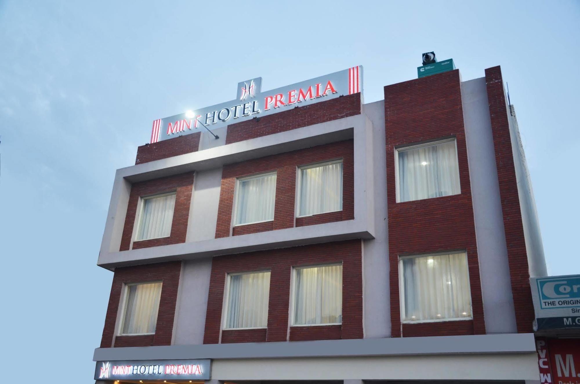 Mint Hotel Premia Chandigarh, Zirakpur Exterior photo