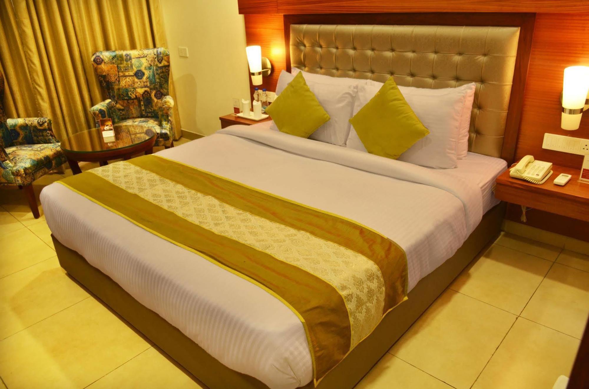Mint Hotel Premia Chandigarh, Zirakpur Exterior photo