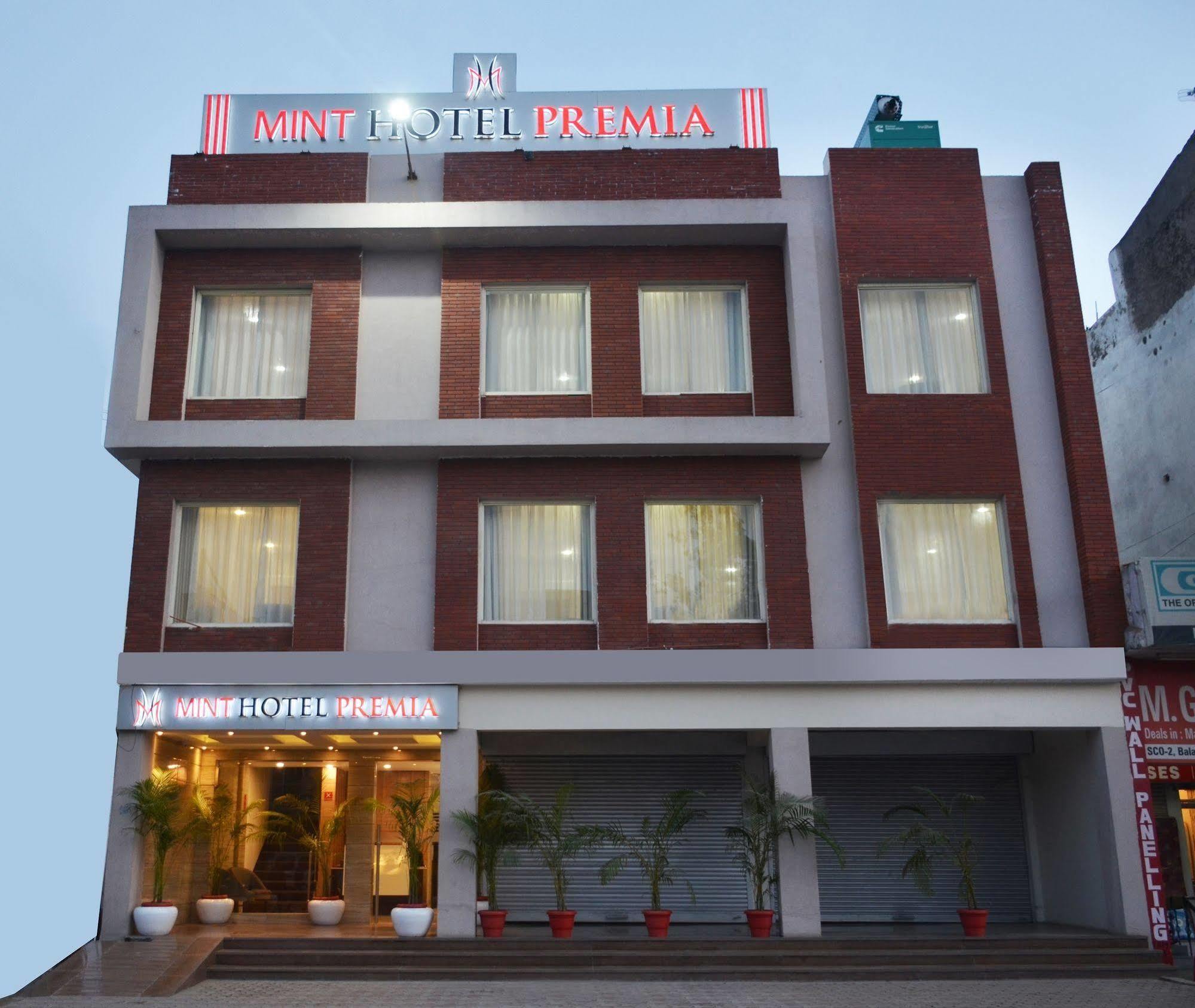 Mint Hotel Premia Chandigarh, Zirakpur Exterior photo
