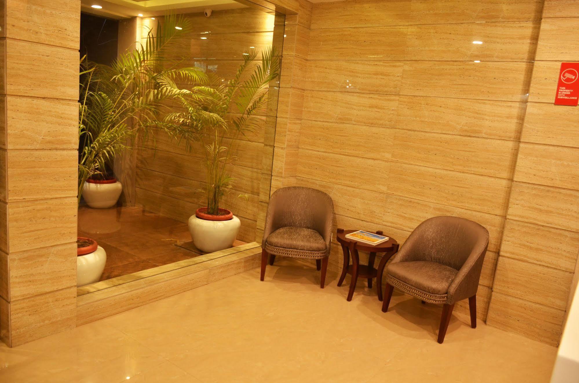 Mint Hotel Premia Chandigarh, Zirakpur Exterior photo