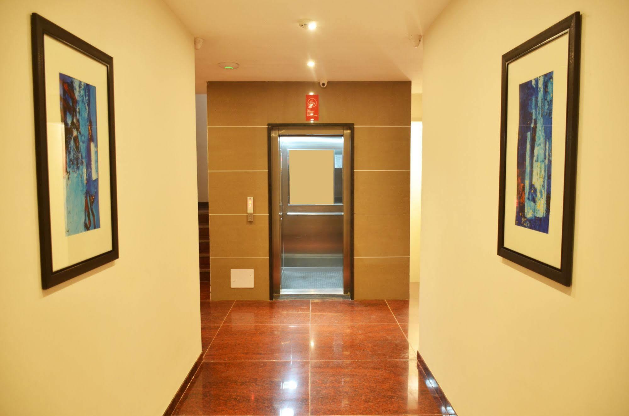 Mint Hotel Premia Chandigarh, Zirakpur Exterior photo